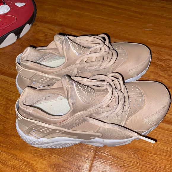 Nike - Picture 3 of 7